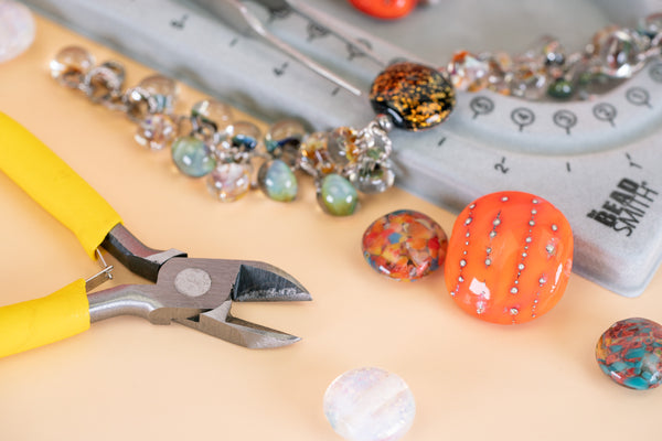 Coin Bead Spotlight + Memory Wire Bracelets DIY - Unicorne Beads