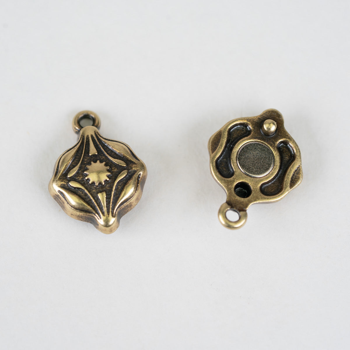 TierraCast Antique Brass Magnetic Clasp Set - Starburst